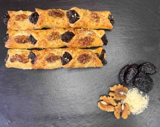 СЛИВОВИ СОЛЕНКИ С ПАРМЕЗАН